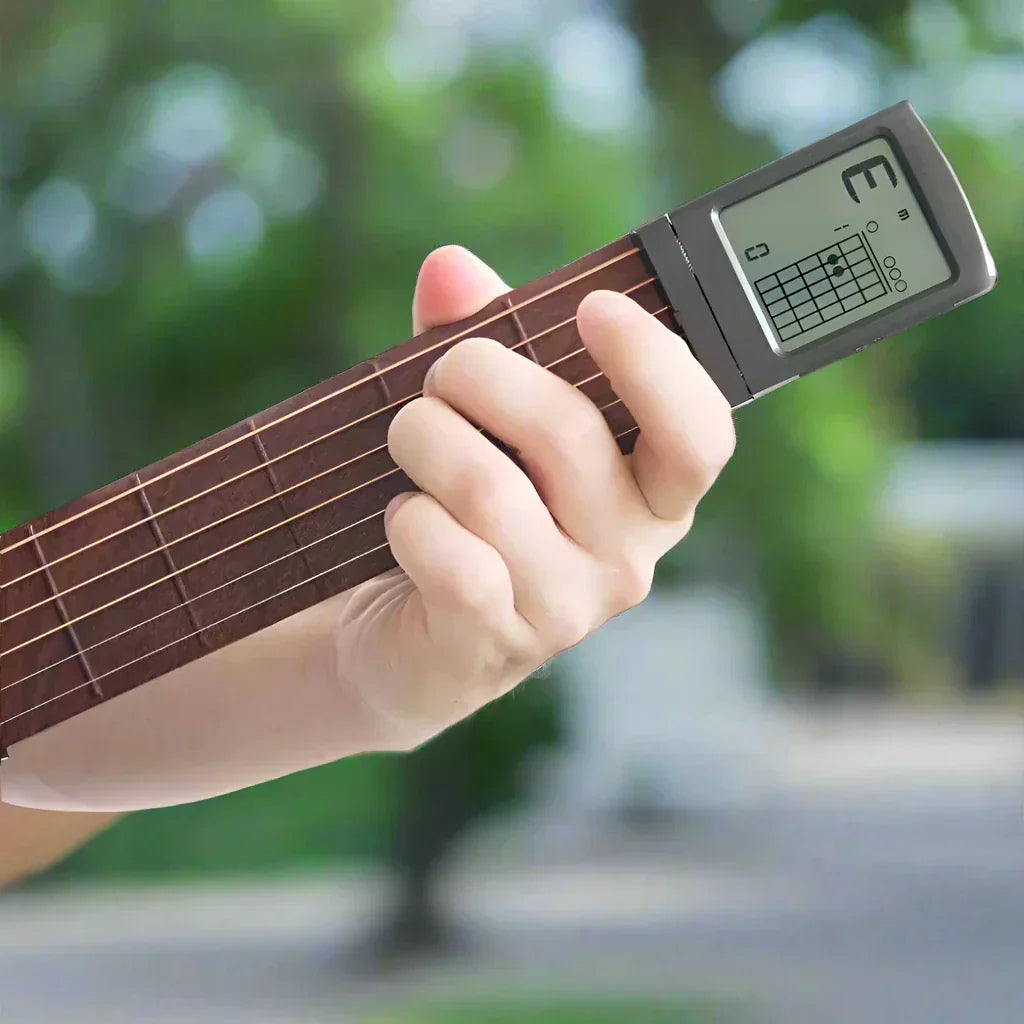 Gitarre lernen für Anfänger | E Gitarre spielen mit tragbarem Gitarrentrainer | ChordMeister