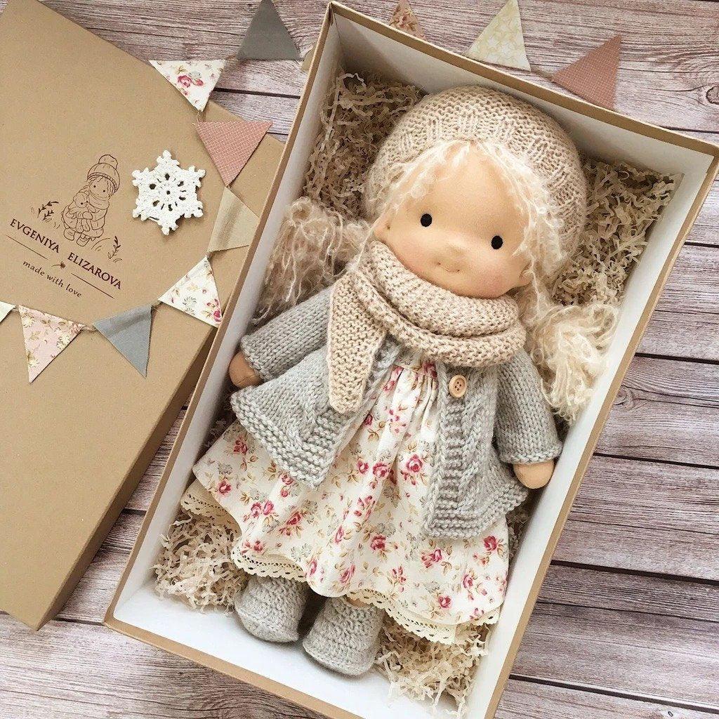 WaldorfPuppe | Handgefertigte Waldorf-Kuschelpuppe aus Naturmaterialien für Kinder