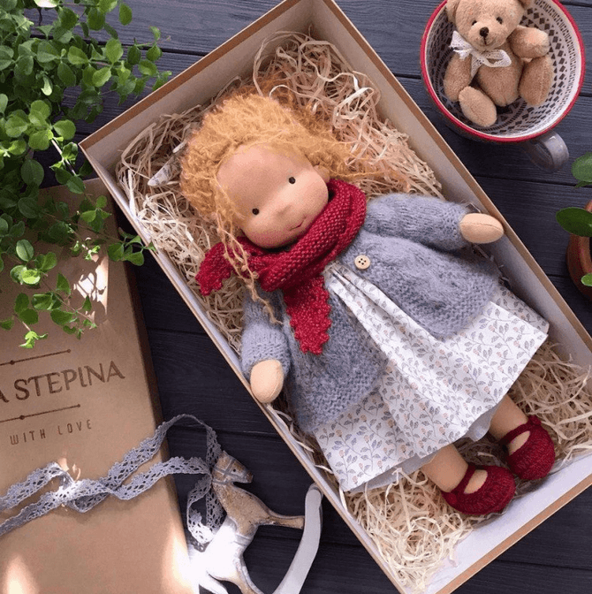 WaldorfPuppe | Handgefertigte Waldorf-Kuschelpuppe aus Naturmaterialien für Kinder